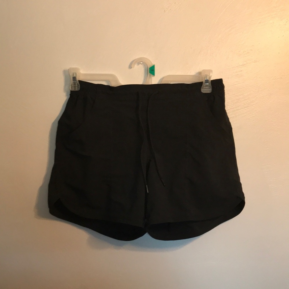 Black sport shorts with pockets